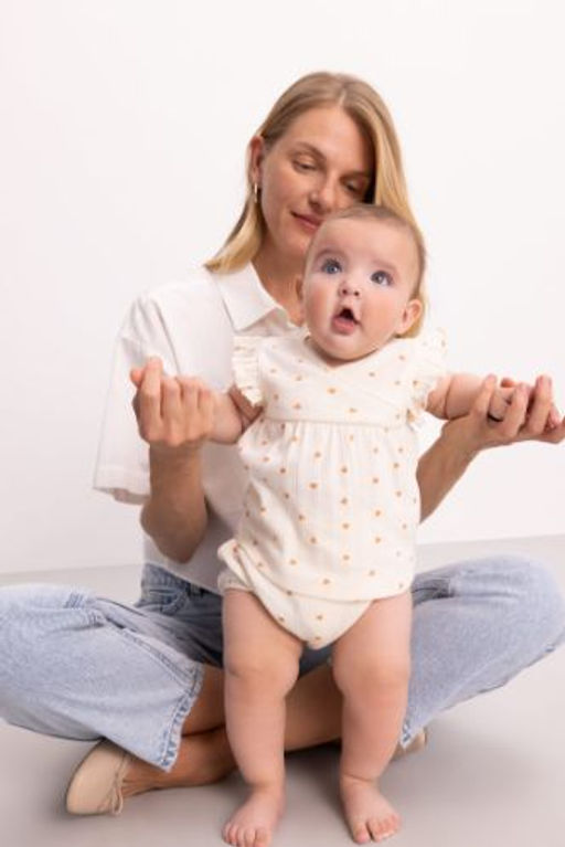 K?z Bebek 2li Tak?m Kalp Desenli K?sa Kollu Tisort Ust Beli Lastikli Kulot Alt