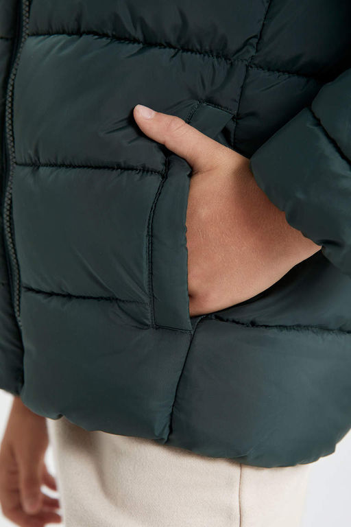 Базовая куртка-пуховик с водоотталкивающим капюшоном для мальчиков - Defacto фото 9