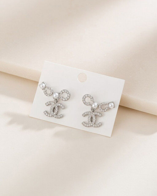 Стильные серьги