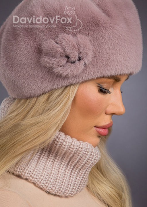 Шапка Берет с украшением капучино