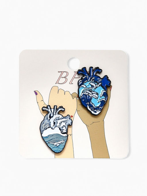 Значки-неразлучники Сердца, 2 шт. бело-голубые в чёрном металле