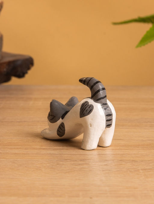 Сувенир «Потягивающийся Кот», 2.5×5×6 см, дерево, чёрно-белый