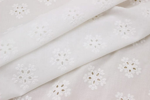 Шитье Снежка цв.молочно-белый, общ.ш.1.5м, ш.вышитой части 1.4м, батист, хлопок-100%, 120гр/м.кв - Купава фото 4