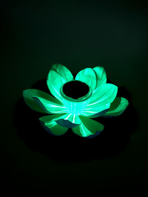 Садовый светильник для водоемов 28 х 28 х 9 см на солнечной бат-е "Лотос" бел N011