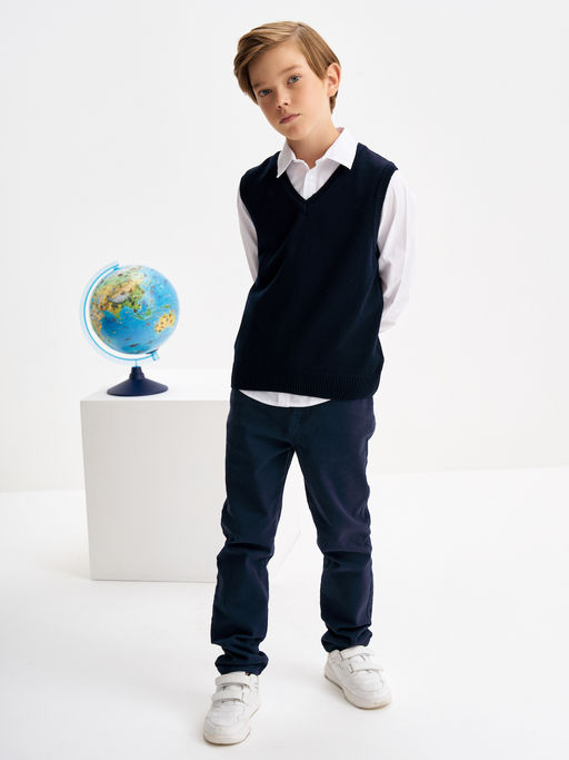 Темно-синий вязаный жилет для мальчика