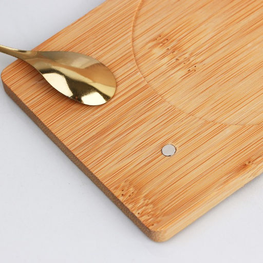 Кружка керамическая на деревянной подставке «Прятки», 330 мл, с ложкой, белая