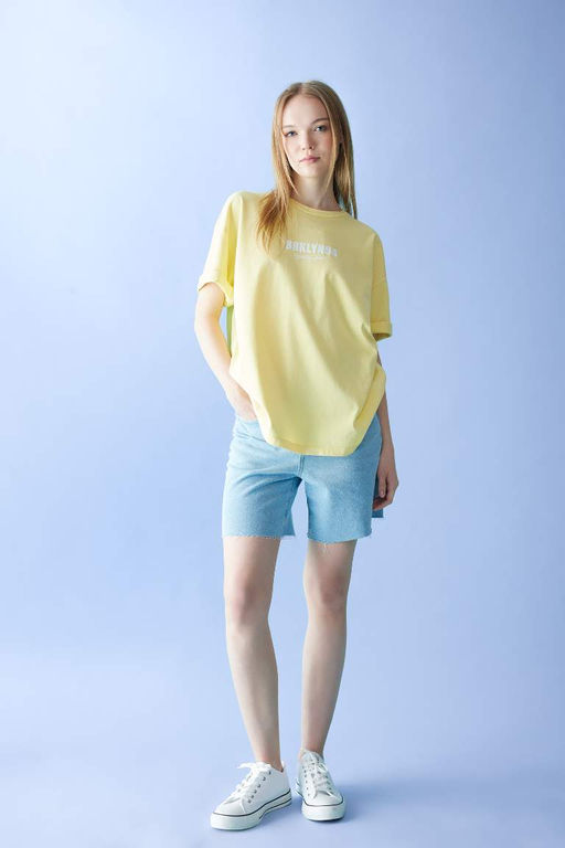 Крутая футболка оверсайз с круглым вырезом на спине и короткими рукавами с принтом - Defacto фото 3