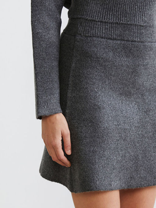 Beli Lastikli Triko Mini Etek