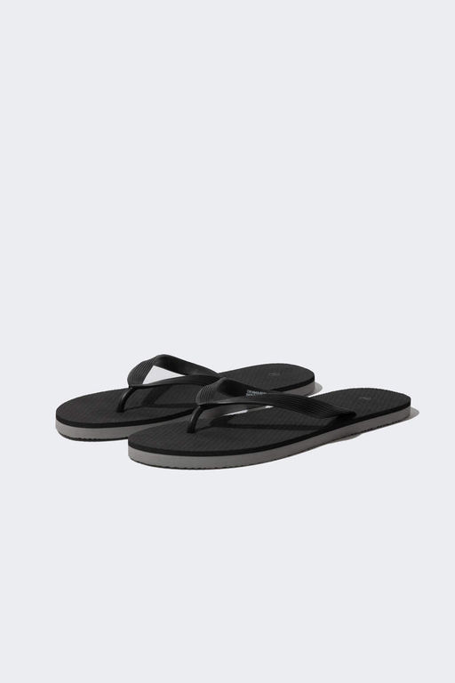 Мужские шлепанцы из искусственной кожи на плоской подошве