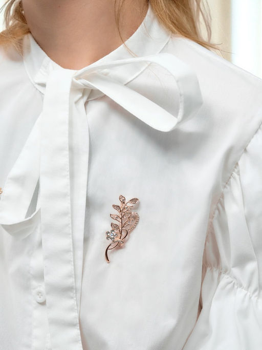 Брошь Ветвь с цветком, цвет белый в розовом золоте