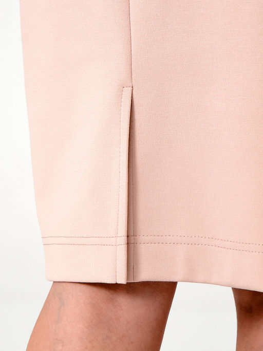 Платье с вырезом по спинке