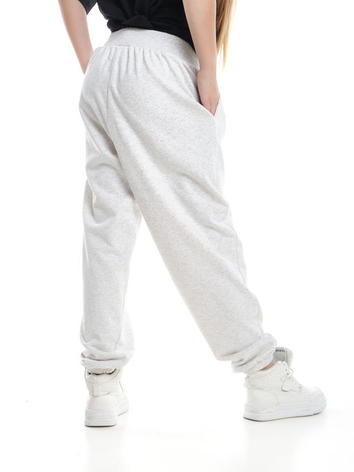Брюки спортивные с эмблемой 22-7611 светло-серый меланж - Mini maxi фото 4