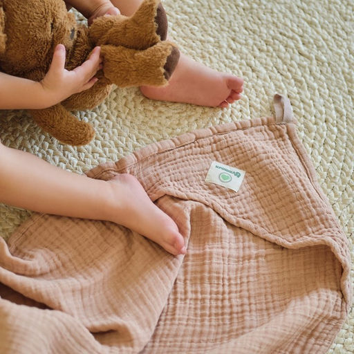 Полотенце уголок муслиновое Крошка Я, 75х75 см, цвет пудровый, 100% хлопок, 3-сл, 180 гр/м2  фото 3