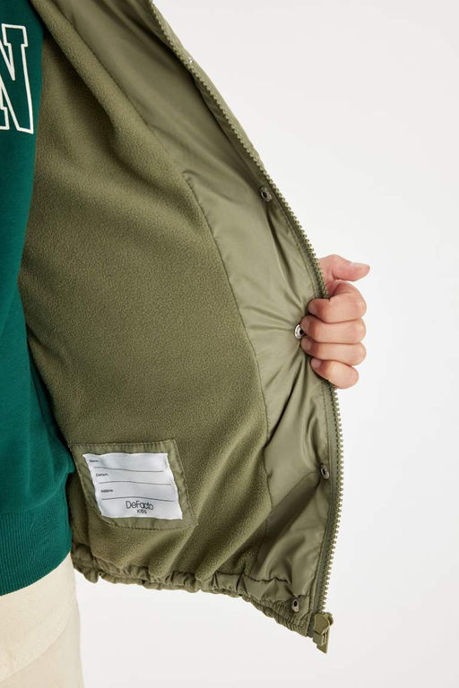 Водоотталкивающая куртка-пуховик для девочек с капюшоном на флисовой подкладке и карманом на молнии - Defacto фото 6