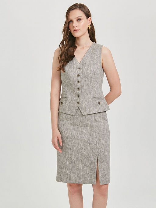 Жилет с фигурным краем борта