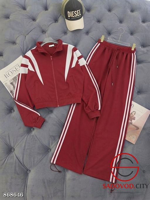 Спортивный костюм женский