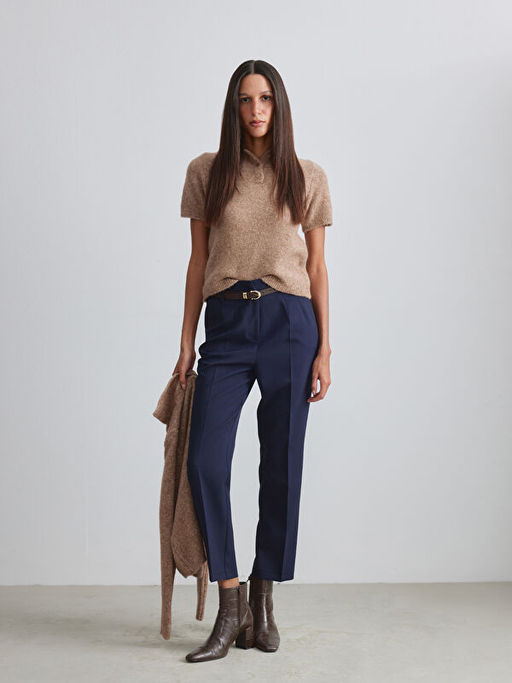 Beli Kemerli Havu? Kesim Kad?n Pileli Pantolon