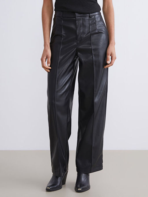 Standart Fit Kad?n Deri G?r?n?ml? Pantolon