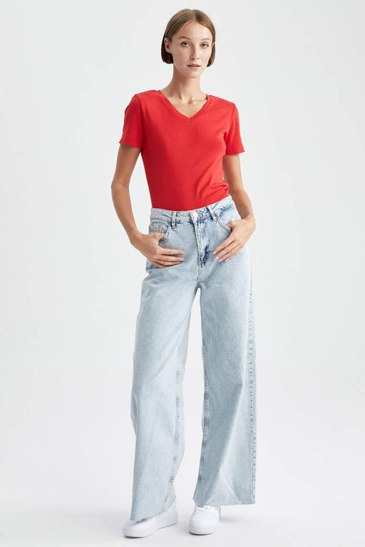 Базовая футболка из 100 % хлопка с короткими рукавами и v-образным вырезом приталенного кроя - Defacto фото 2