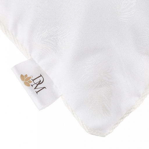 Подушка для сна 50х70см "Перышко" 2-х камерная, наполнитель исскуственный лебяжий пух высшего сорта, чехол съемный, на молнии (тик смесовый, состав 30% хлопок/70% п/э), внутренний чехол нетканное полотно (п/э100%), вес 950гр, упаковка п/э пресс, "Дом