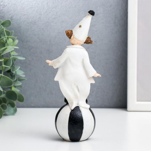 Фигурка полистоун «Клоун в колпаке на шаре», чёрно-белый с золотом, 18×5.5×7.5 см