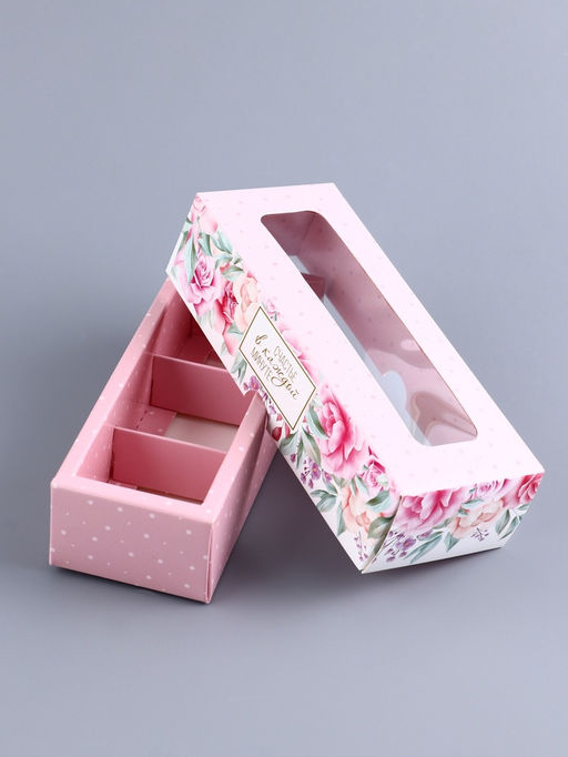 Коробка с обечайкой для 3 конфет, с окном «Презент», 13×5×3.3 см