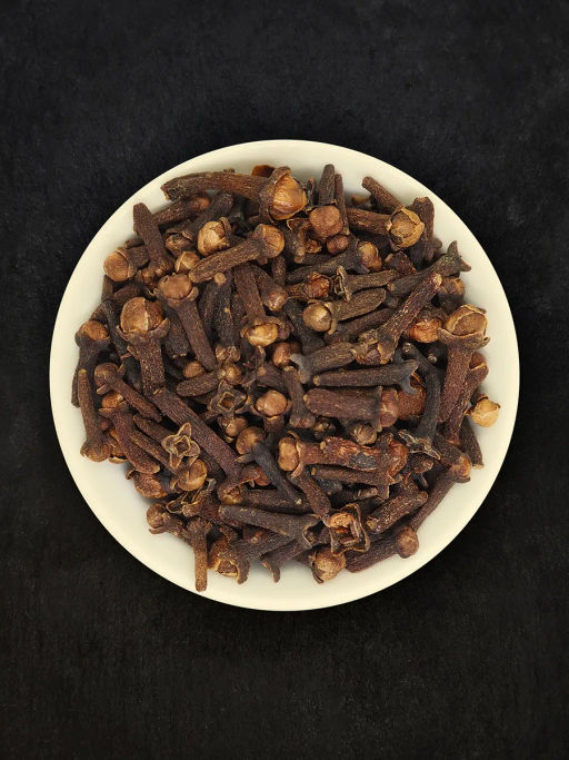 Гвоздика целая