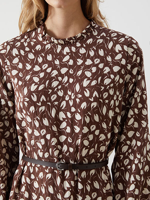 Dik Yaka Desenli Elbise