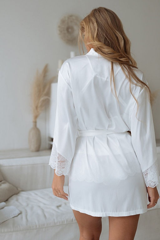 7110 халат с кружевными вставками бело-молочного цвета