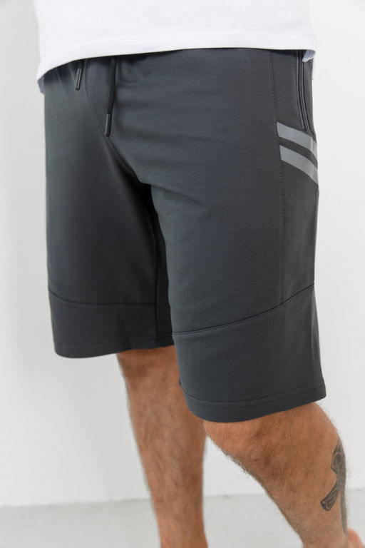 Спортивные шорты