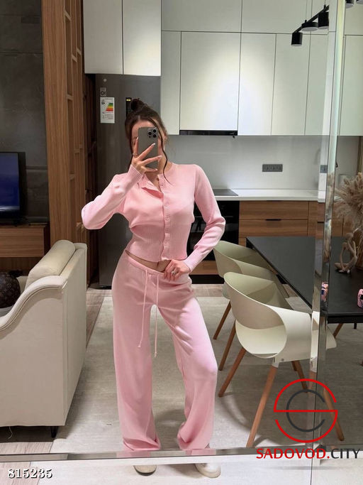 Костюм женский вязанный