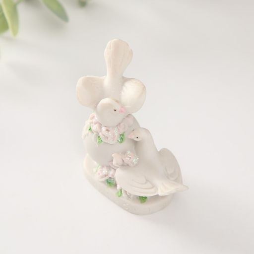 Фигурка полистоун «Два голубя на шаре с цветами», 6.4 см