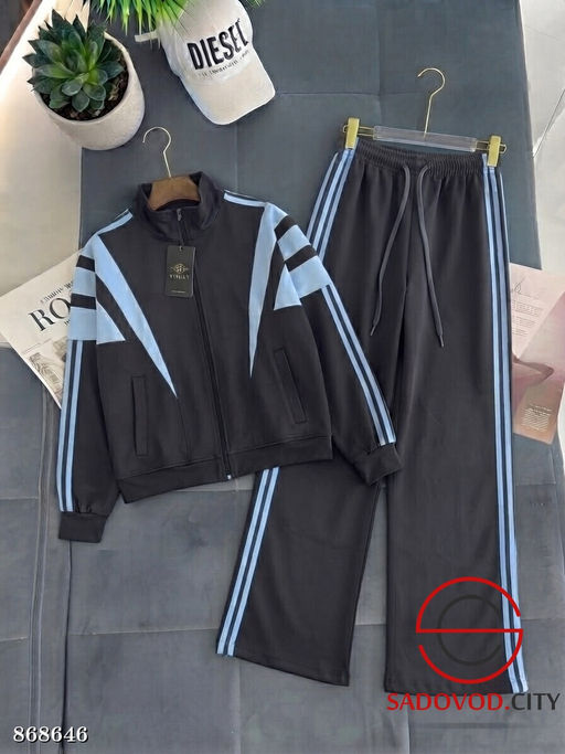 Спортивный костюм женский