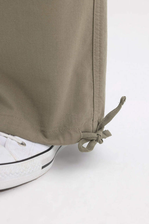 Крутые брюки из габардина с парашютным узором - Defacto фото 6