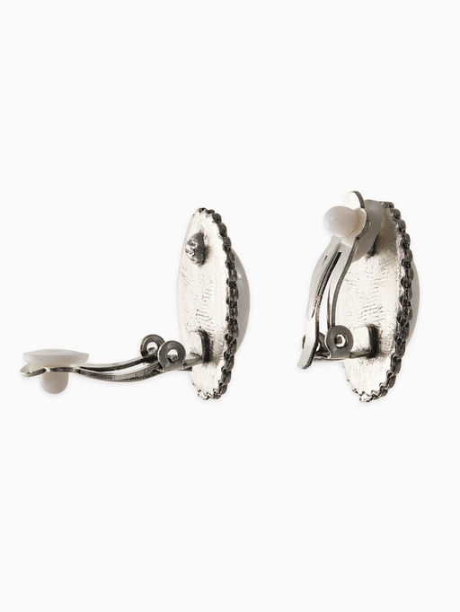 Цена за 2 шт. Клипсы «Жемчужный овал», белая в чернёном серебре