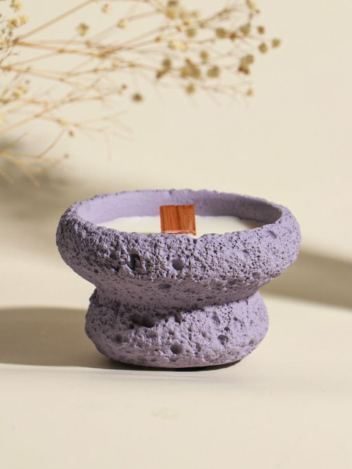 Свеча в вулканическом подсвечнике "Чаша" деревянный фитиль, сиреневая 9,3х9,3х5,5 см