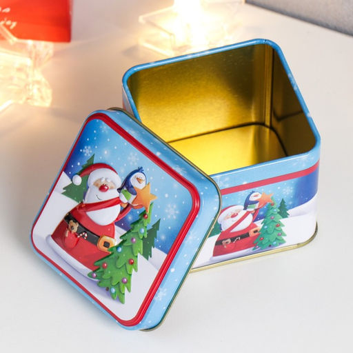 Шкатулка металл квадрат "Дед Мороз с ёлочкой" 7,7х7,7х6,3 см