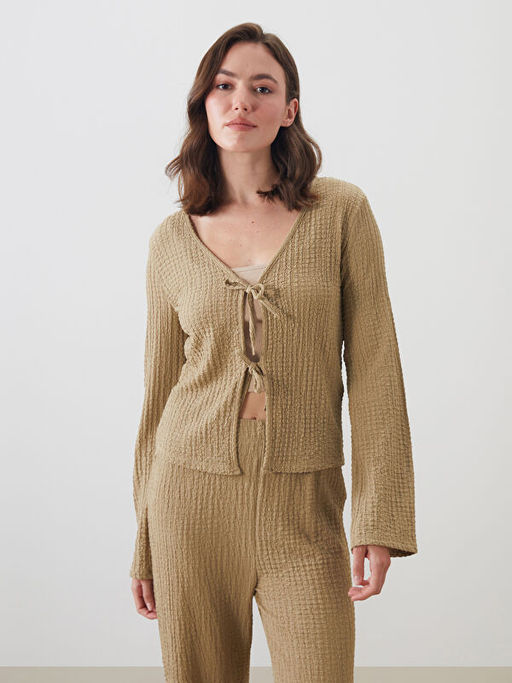 V Yaka Dokulu Kad?n H?rka