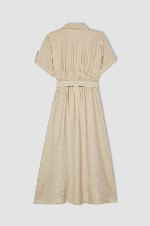 Льняное платье-миди с рубашечным воротником и поясом с короткими рукавами - Defacto фото 11