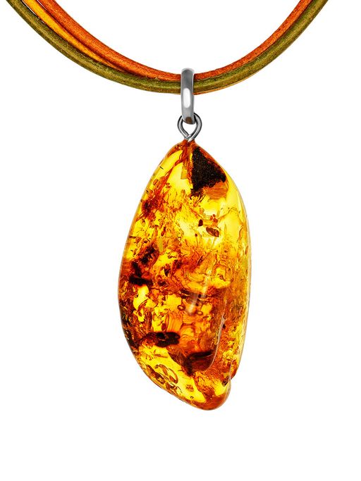 Подвеска из натурального балтийского янтаря коньячного цвета с красивой текстурой
