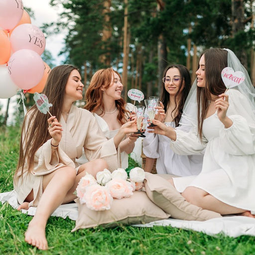 Набор бумажной посуды одноразовый "Девичник": 6 тарелок, 6 стаканов