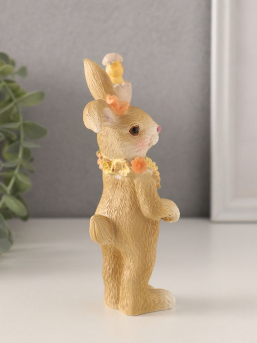 Фигурка полистоун Зайчик в цветочном венке и цыплёнком в скорлупе, 9?5.5?15 см