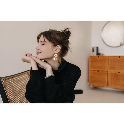 Серьги с перламутром Сиа листочек, цвет белый в золоте - Queen fair фото 4