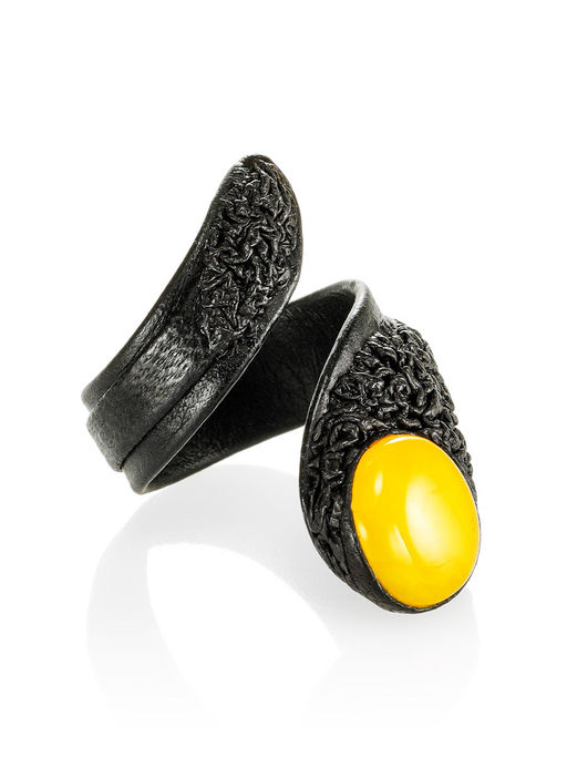 Стильное кольцо из натуральной кожи и янтаря Змейка