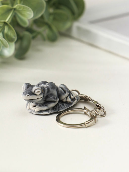 Брелок "Лягушка на листе маленькая" 2 см