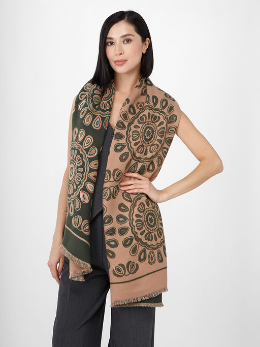 В составе ШЕРСТЬ и КАШЕМИР Большой, мягкий, теплый однотонный двусторонний палантин.