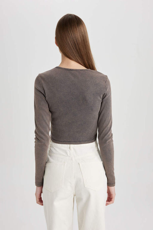 Приталенная футболка с длинными рукавами и круглым вырезом с эффектом потертостей - Defacto фото 6