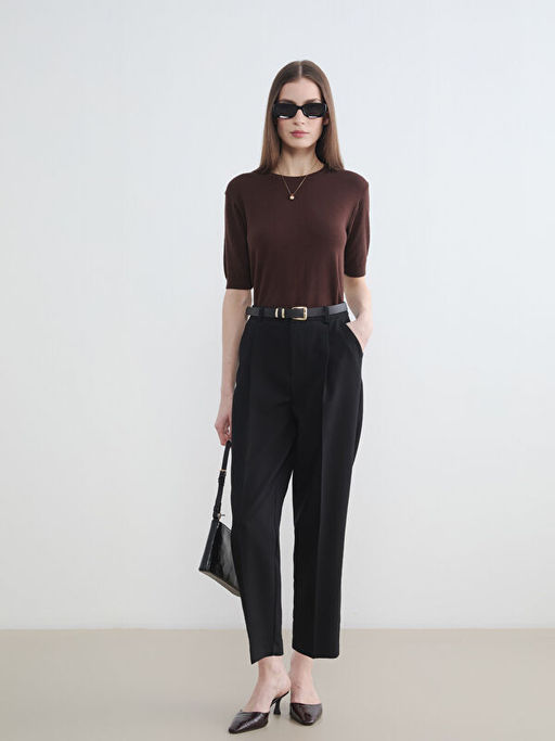 Beli Kemerli Pileli Kad?n Kuma? Pantolon