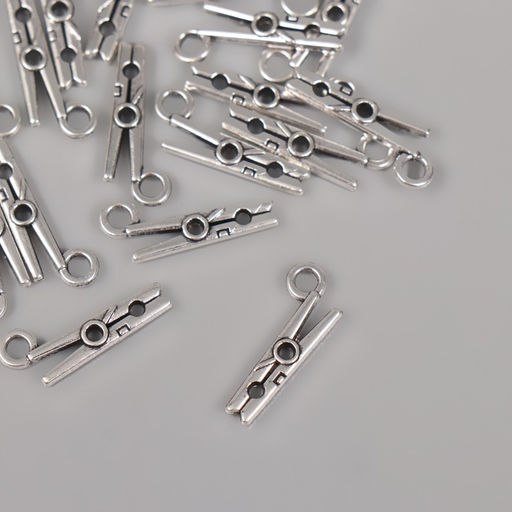 Цена за 20 шт. Металлический элемент, декоративная подвеска «Арт Узор. Прищепка», серебро, 1.9×0.7 см