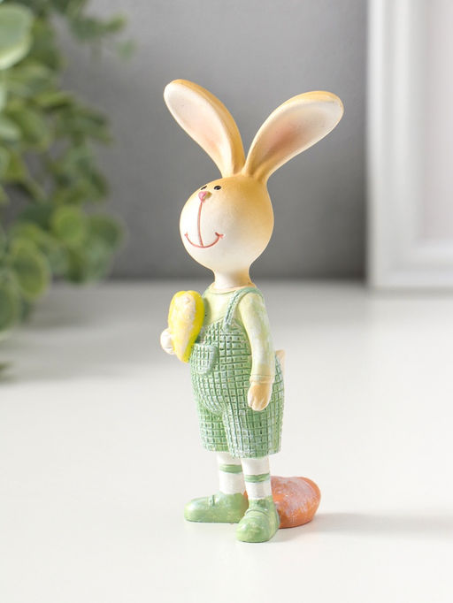 Сувенир полистоун "Зайчик в зеленый комбинезоне, с жёлтым сердцем" 13 см